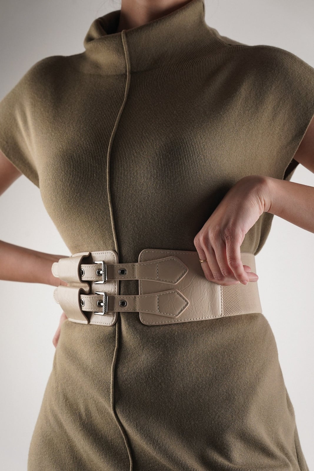 Elasticated Belt On Knit Dress — Trendy Belt Outfits
