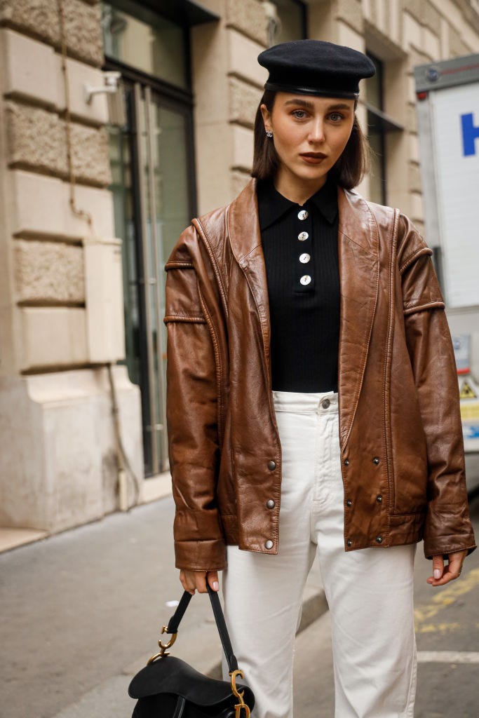 Classic Camel Coat and Black Beret — Trendy Beret Outfits