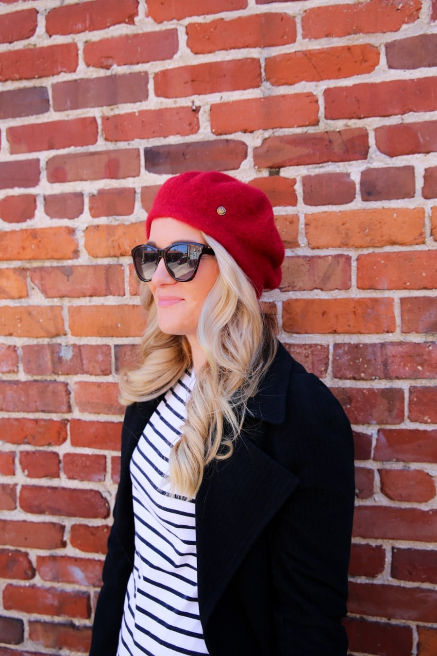 Chic Red Beret with a Black Coat and Stripes — Trendy Beret Outfits