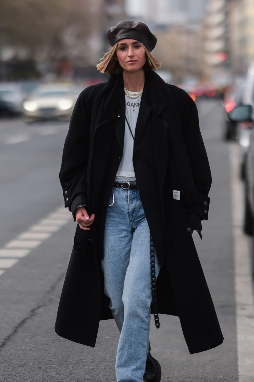 Oversized Coat and Leather Beret for Street Style — Trendy Beret Outfits