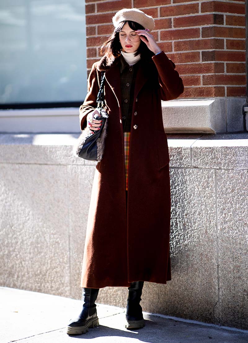 Trench Coat and Beret with Chunky Boots — Trendy Beret Outfits