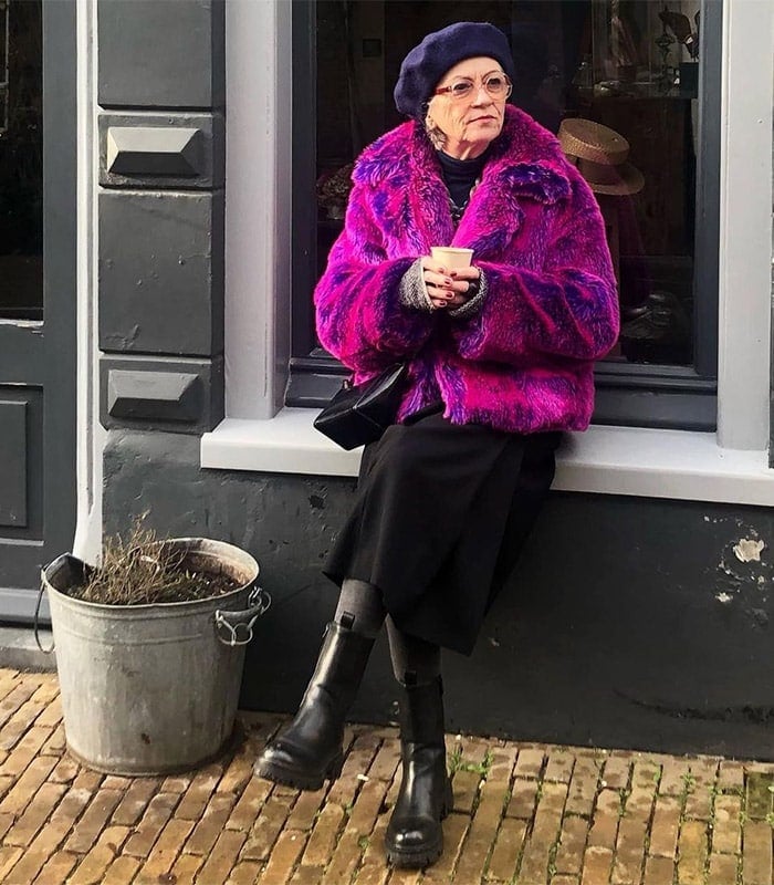Statement Faux Fur Coat with a Navy Beret — Trendy Beret Outfits