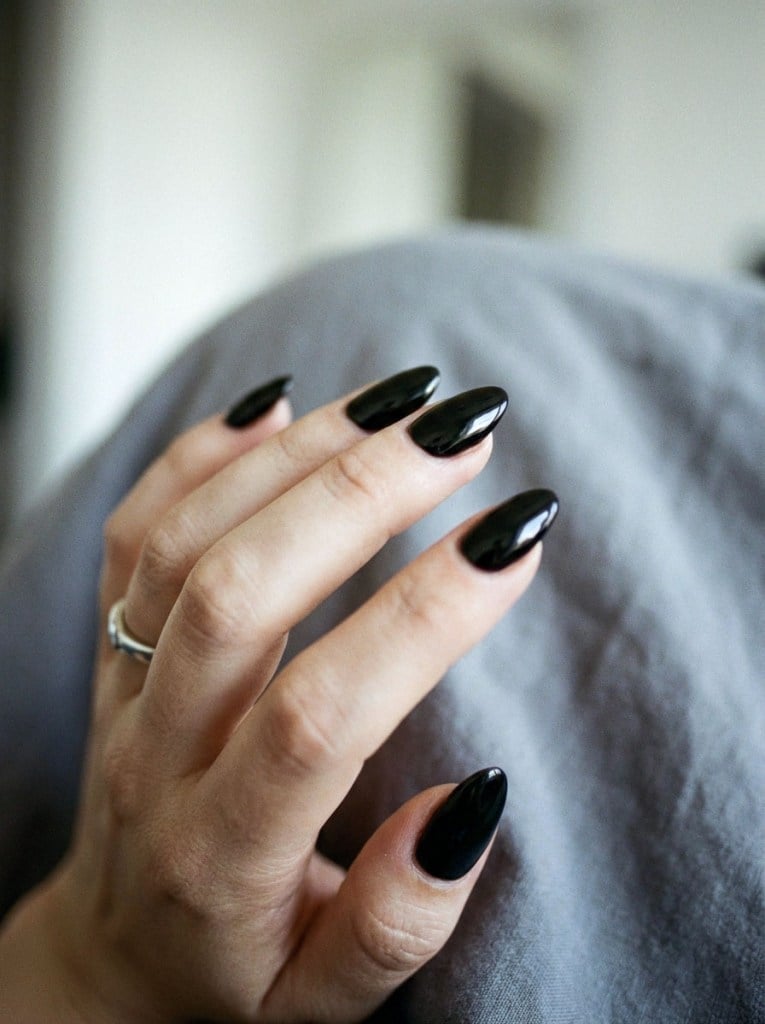 High Gloss Solid Black Medium Almond Nails — Trendy Black Almond Nails
