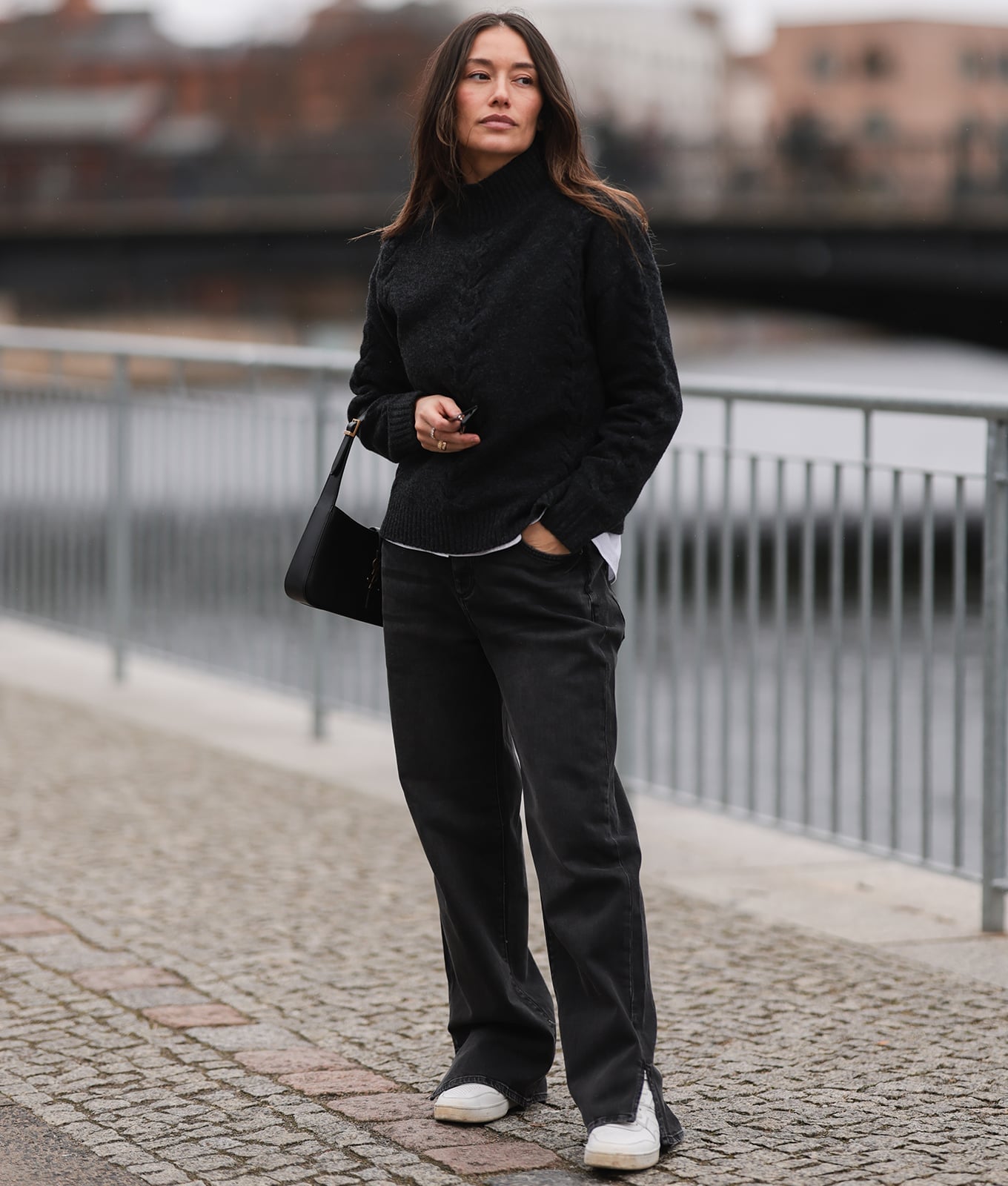 Relaxed Fit Jeans With Oversized Cable Knit Sweater — Trendy Black Baggy Jeans Outfit