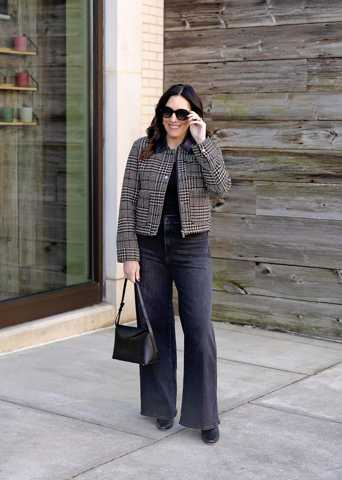 Baggy Black Jeans With Cropped Plaid Jacket — Trendy Black Baggy Jeans Outfit