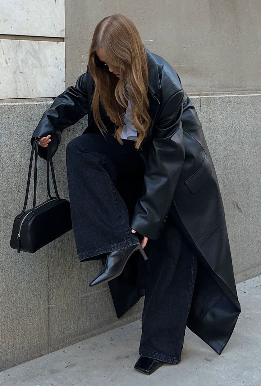 Long Black Leather Trench Coat With Baggy Jeans — Trendy Black Baggy Jeans Outfit