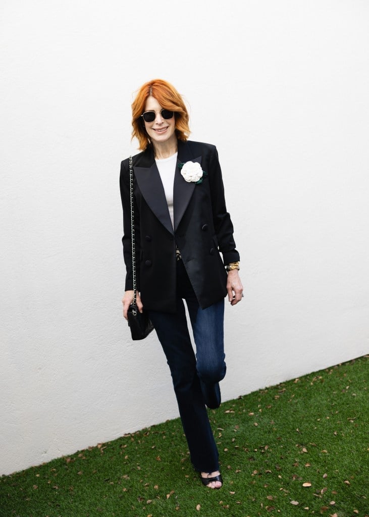 Tuxedo Black Blazer with Jeans and Sandals — Trendy Black Blazer Outfit
