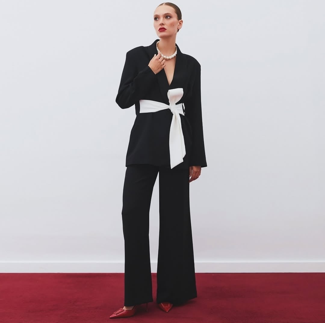 Black Blazer with White Sash and Red Heels — Trendy Black Blazer Outfit