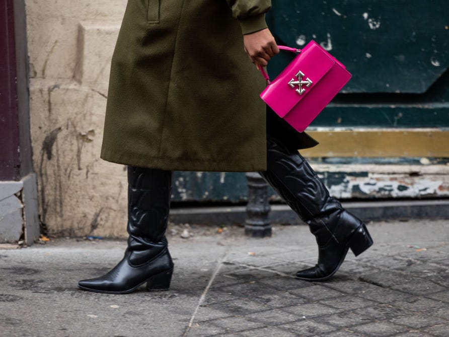 Pointed Toe Cowboy Boots with an Olive Green Coat — Trendy Black Cowboy Boots Outfit