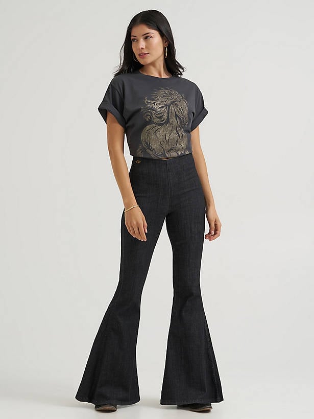 Extreme Flare Black Jeans with a Graphic Tee Extreme Flare Black Jeans with a Graphic Tee — Trendy Black Flare Jeans Outfit