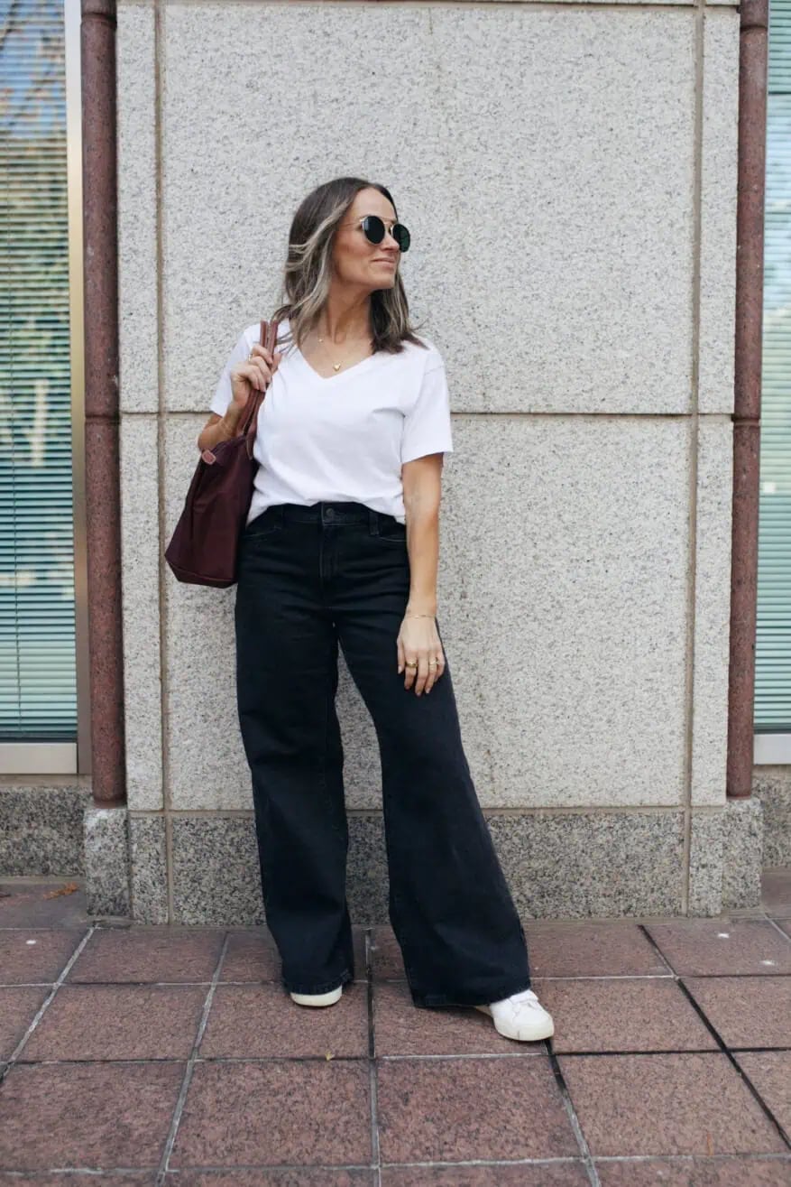 White T-Shirt and Black Flare Jeans with Burgundy Tote White T-Shirt and Black Flare Jeans with Burgundy Tote — Trendy Black Flare Jeans Outfit