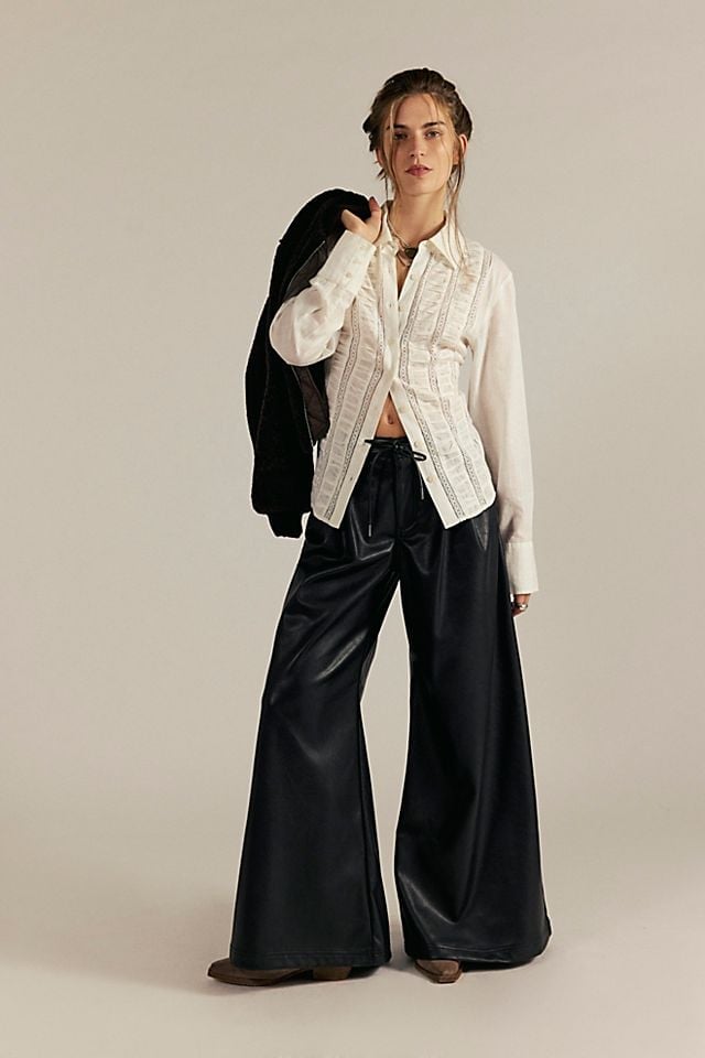 Ultra Wide Leg Leather Pants with Ruffled Shirt Ultra Wide Leg Leather Pants with Ruffled Shirt — Trendy Black Leather Pants Outfit