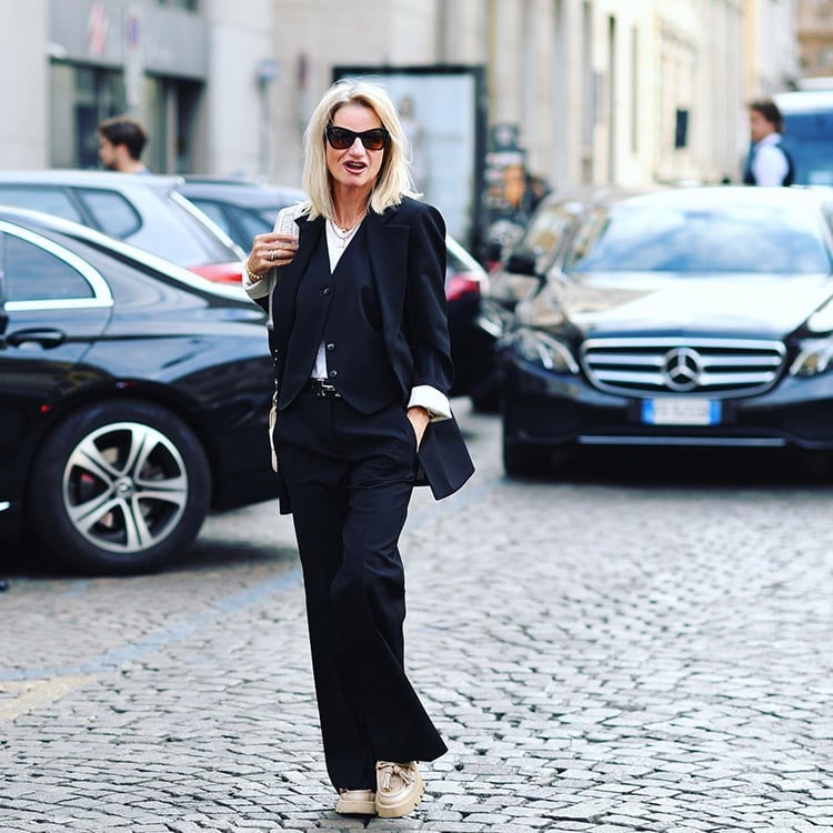 Oversized Black Suit with Wide-Leg Trousers and T-Shirt — Trendy Black Outfits