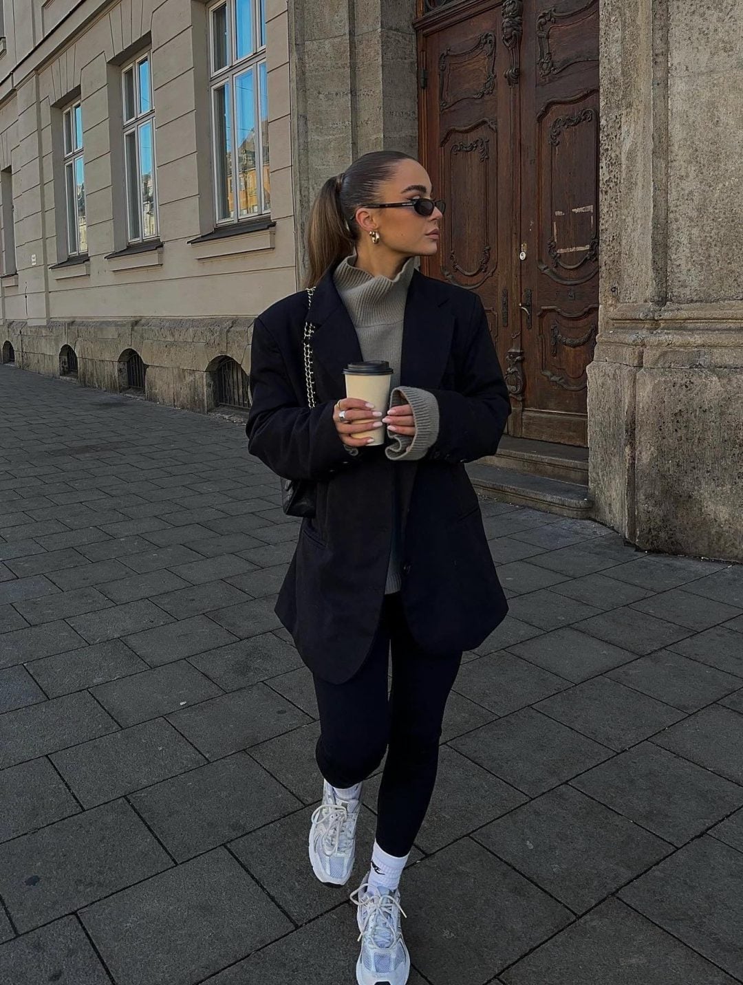 Casual Black Leggings Outfits for Low-Key Looks — Trendy Black Outfits
