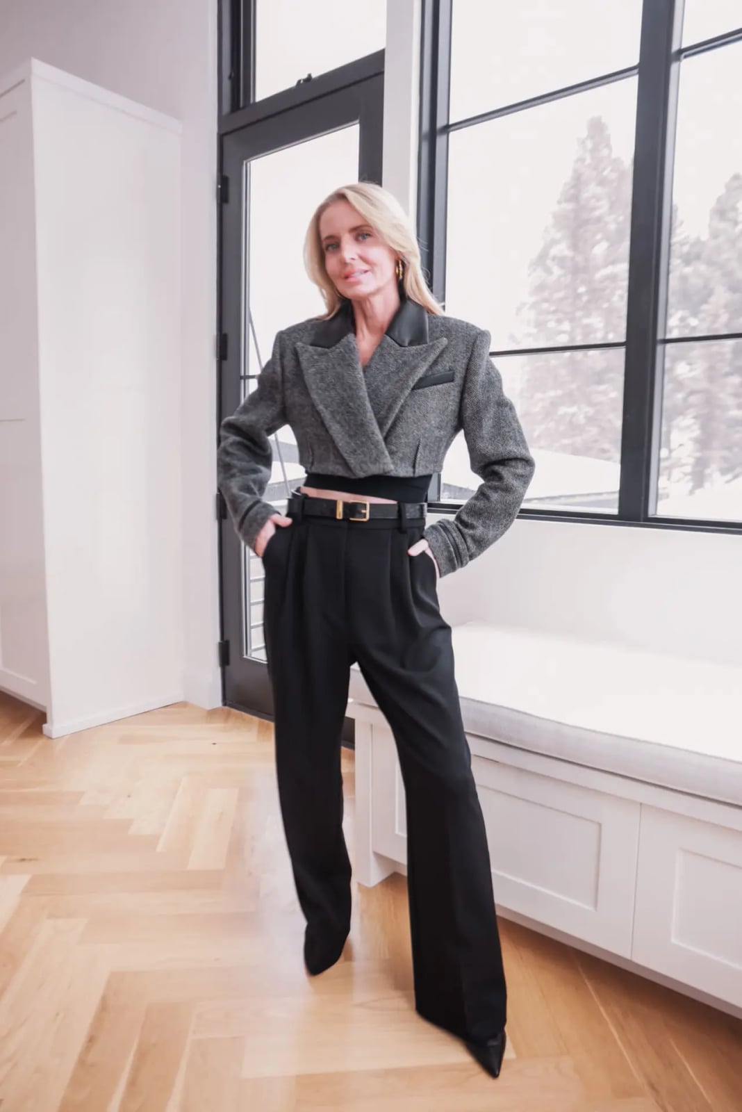 Black Wide Leg Trousers with a Cropped Grey Blazer Black Wide Leg Trousers with a Cropped Grey Blazer — Trendy Black Trousers Outfit