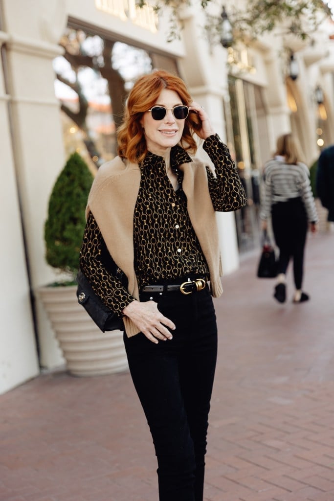 Black Fitted Trousers with Chain Print Shirt Black Fitted Trousers with Chain Print Shirt — Trendy Black Trousers Outfit