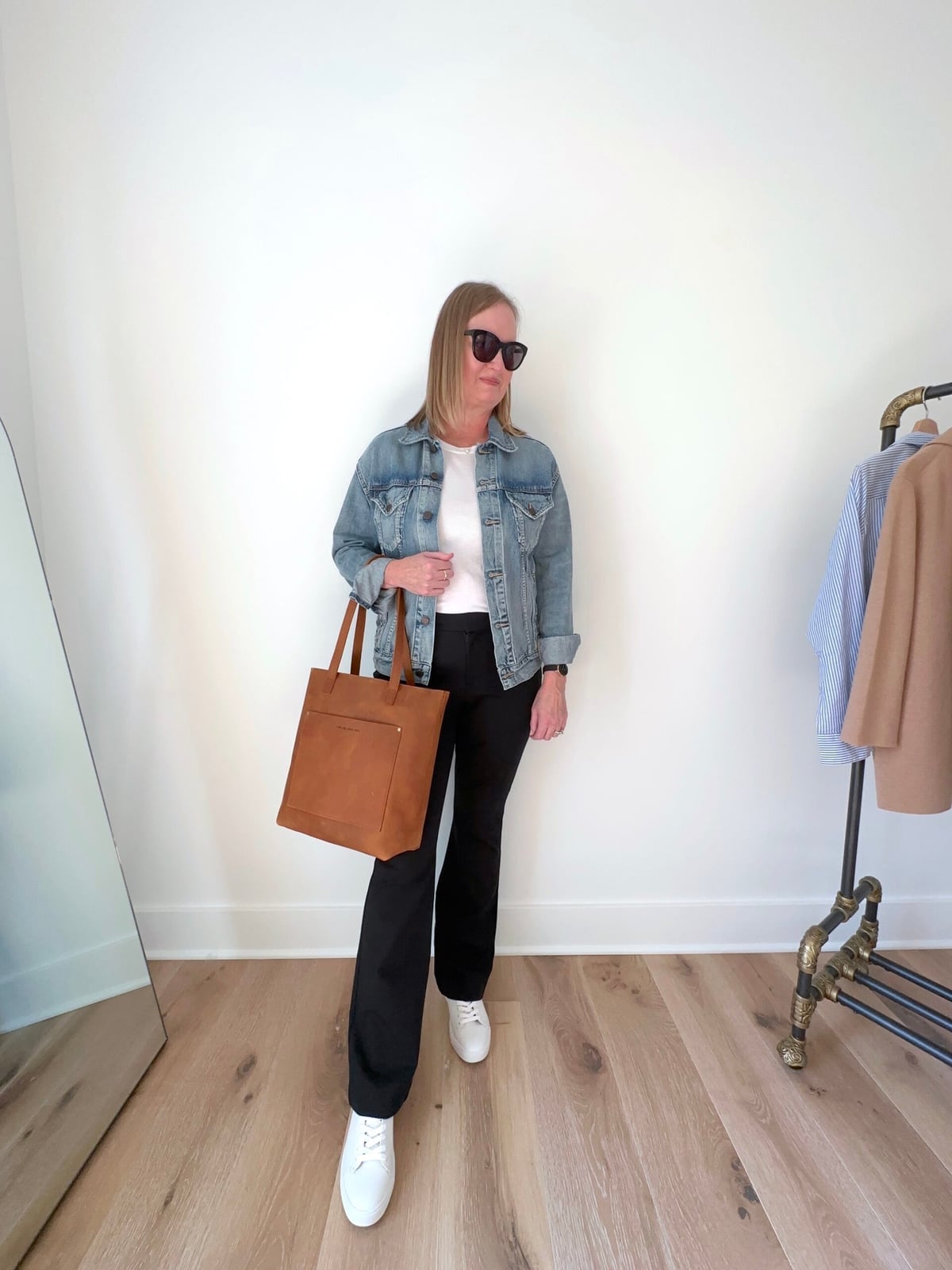 Black Wide Leg Trousers with Oversized Denim Jacket Black Wide Leg Trousers with Oversized Denim Jacket — Trendy Black Trousers Outfit