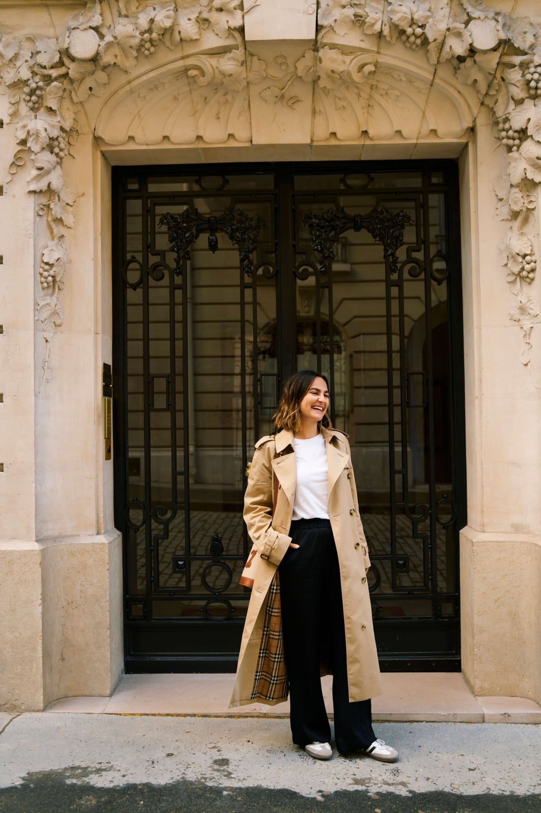 Black Wide Leg Trousers with Beige Trench Coat Black Wide Leg Trousers with Beige Trench Coat — Trendy Black Trousers Outfit