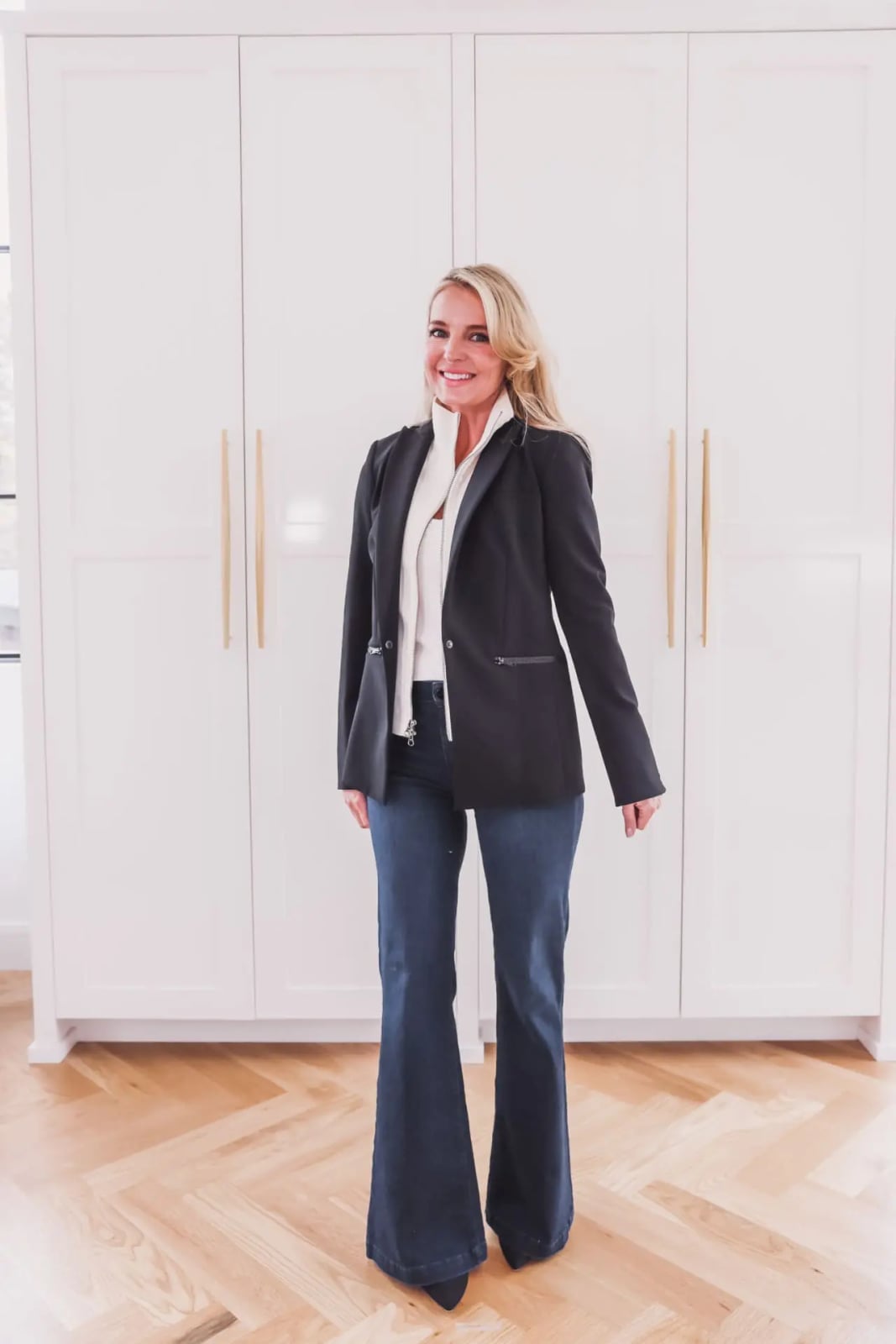 Fitted Dark Grey Blazer with Flare Jeans — Trendy Blazer Outfits