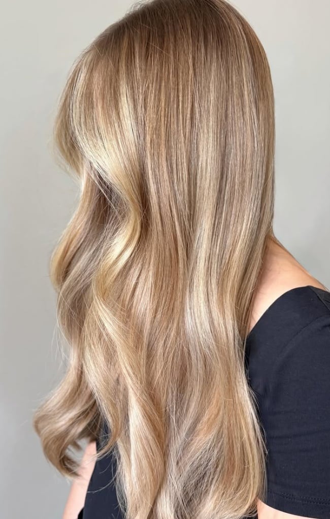 Mid-Back Warm Beige Blonde Balayage Mid-Back Warm Beige Blonde Balayage — Trendy Blonde Balayage