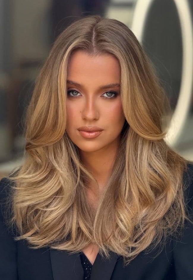 Collarbone Beige Blonde Balayage Blowout Collarbone Beige Blonde Balayage Blowout — Trendy Blonde Balayage