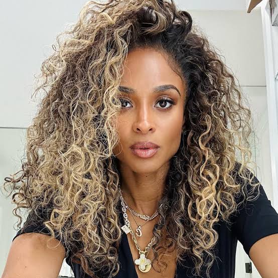 Mid-Back Caramel Blonde Balayage With Layers Mid-Back Caramel Blonde Balayage With Layers — Trendy Blonde Balayage