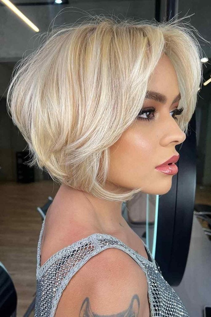 Chin Length Platinum Bob With Blunt Cut — Trendy Blonde Bob