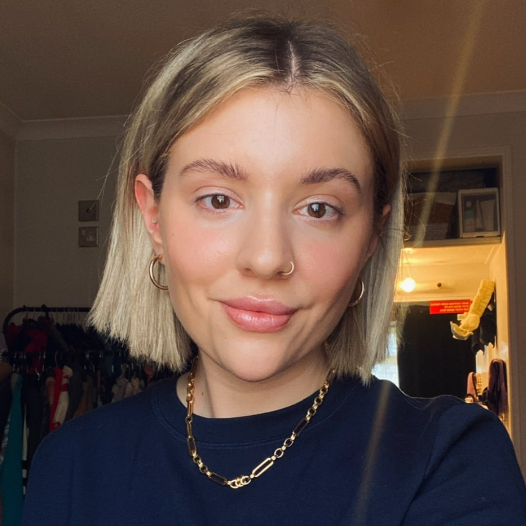 Beige Blonde Layered Bob With Natural Texture — Trendy Blonde Bob