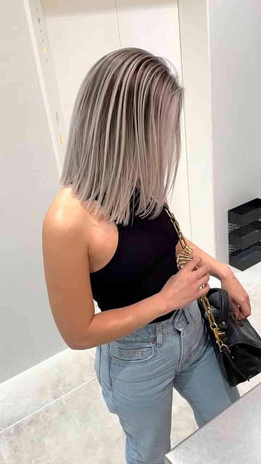 Light Blonde Chin Length Blunt Bob — Trendy Blonde Bob