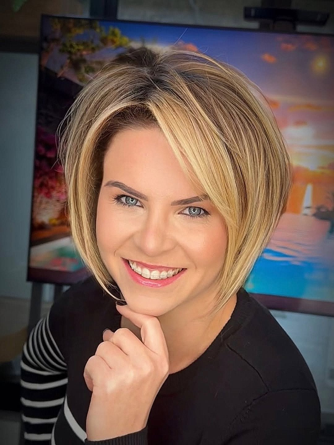 Blonde Bob With Side-Swept Bangs And Layers, Straight — Trendy Blonde Bob
