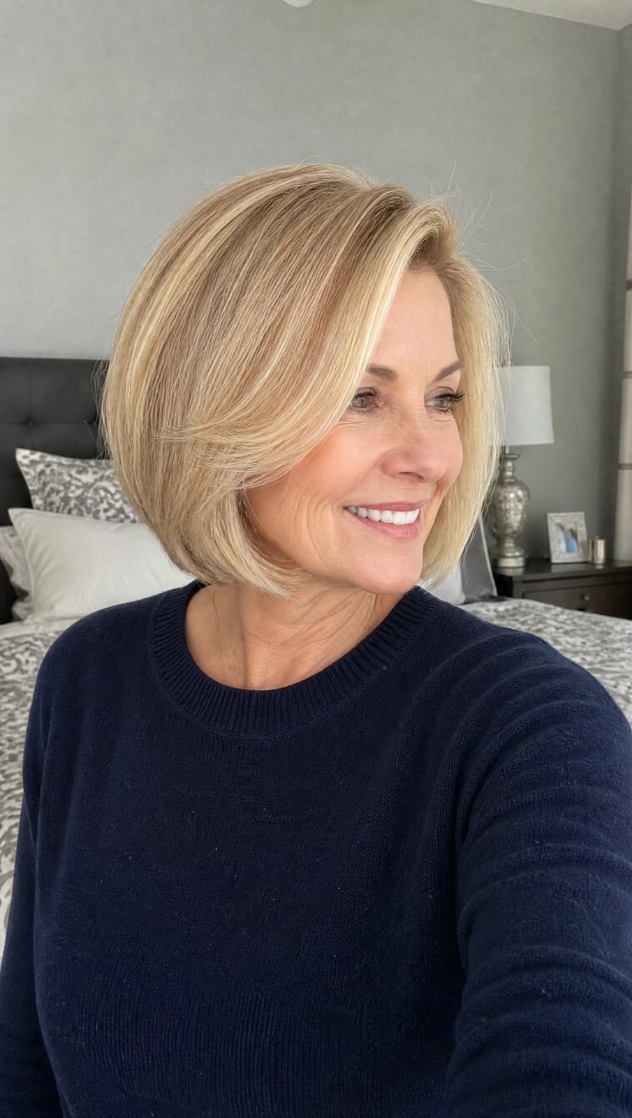 Blonde Bob With Layered Ends And Side Part — Trendy Blonde Bob