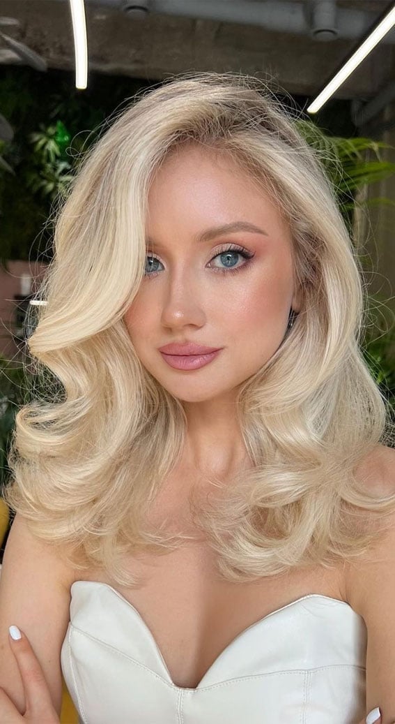 Platinum Blonde Bob With Side-Swept Bangs — Trendy Blonde Hairstyles