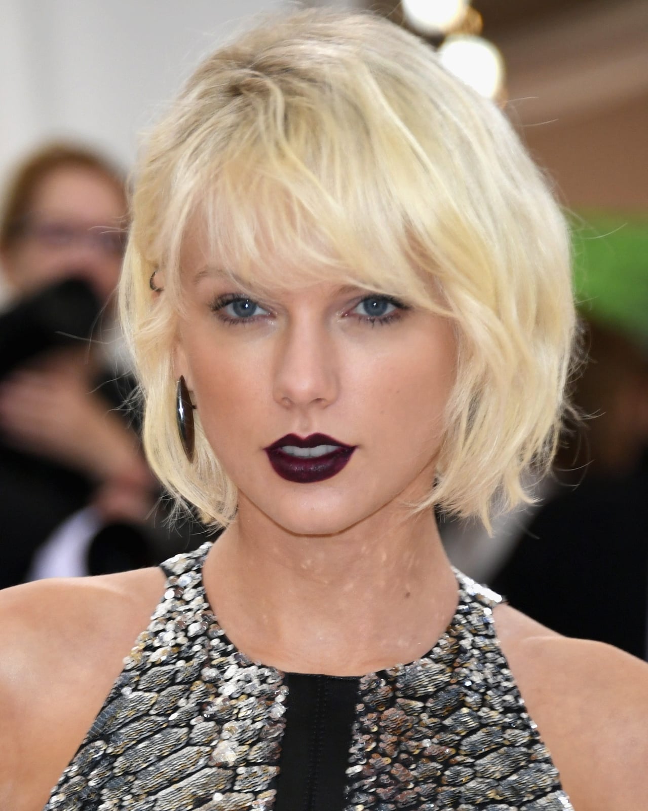 Platinum Blonde Bob With Blunt Bangs — Trendy Blonde Lob