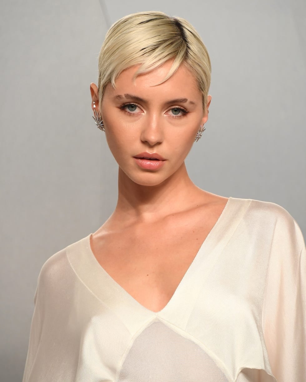 Platinum Blonde Textured Pixie Cut Platinum Blonde Textured Pixie Cut — Trendy Blonde Short Hair