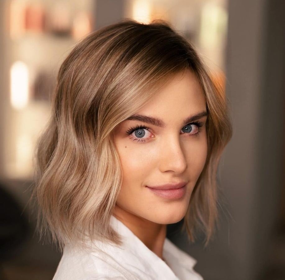 Ash Blonde Wolf Cut With Choppy Bangs Ash Blonde Wolf Cut With Choppy Bangs — Trendy Blonde Short Hair