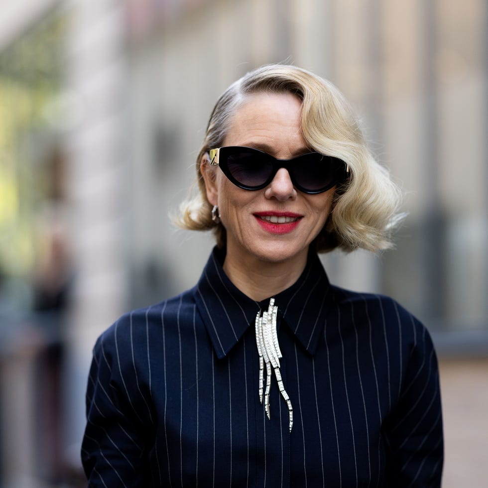 Platinum Bob With Vintage Waves Platinum Bob With Vintage Waves — Trendy Blonde Short Hair
