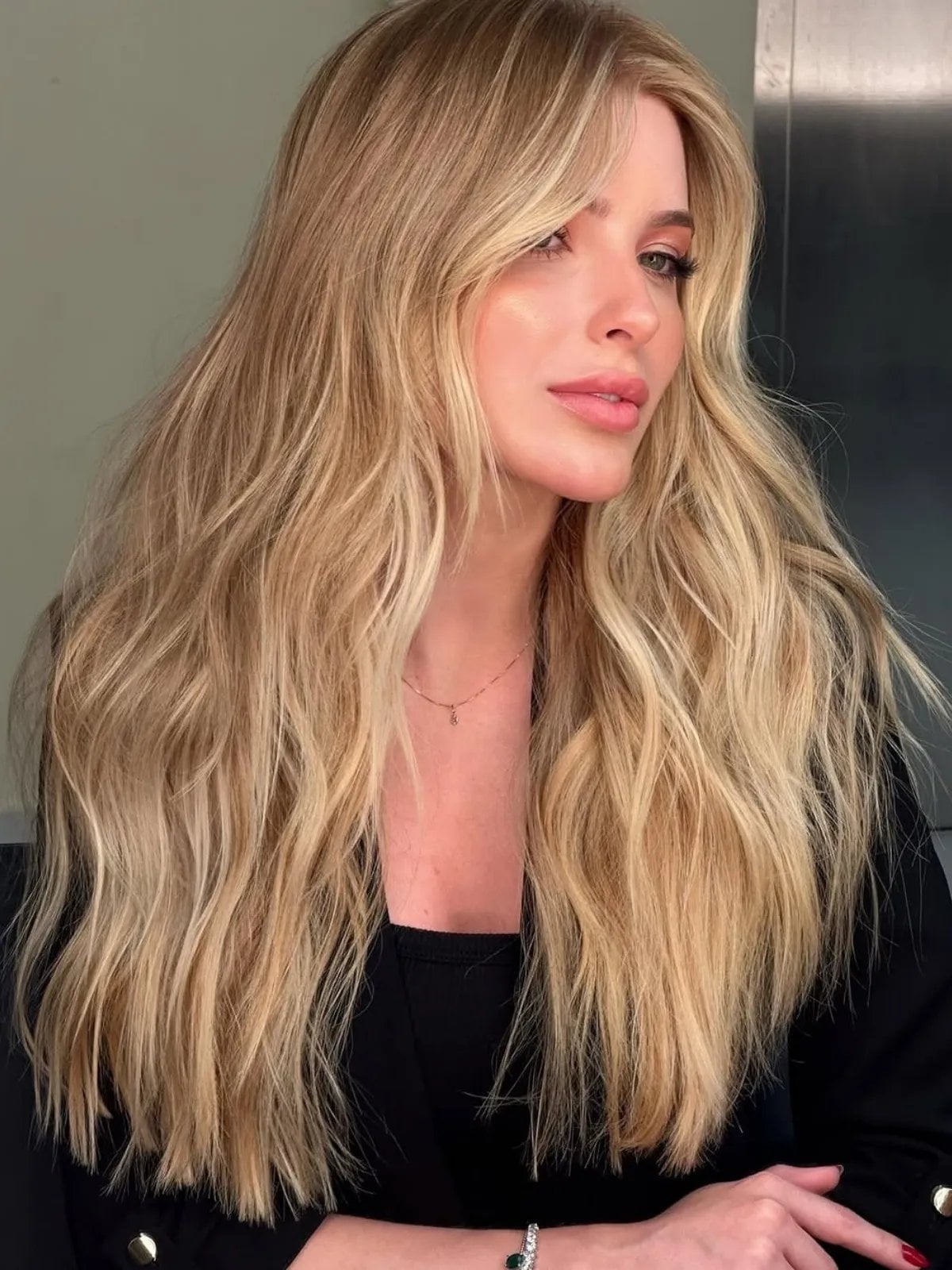 Mid-Back Butter Blonde Waves With Face-Framing Mid-Back Butter Blonde Waves With Face-Framing — Trendy Blonde Wavy Hair