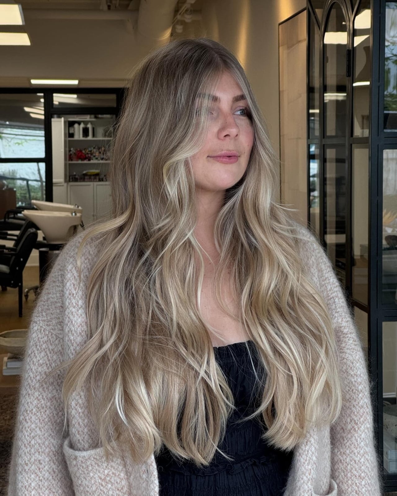Collarbone Blonde With Depth From Lowlights Collarbone Blonde With Depth From Lowlights — Trendy Blonde Wavy Hair