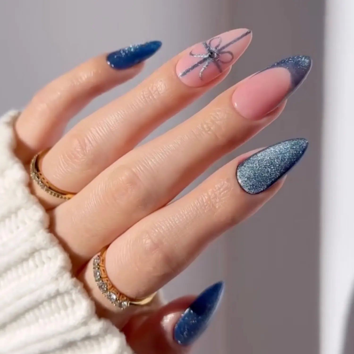 Long Almond Deep Blue Glitter Bow Nails Long Almond Deep Blue Glitter Bow Nails — Trendy Blue Acrylic Nails