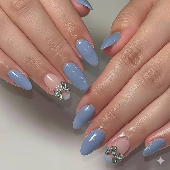 Medium Almond Sky Blue With Silver Bow Charm Medium Almond Sky Blue With Silver Bow Charm — Trendy Blue Acrylic Nails