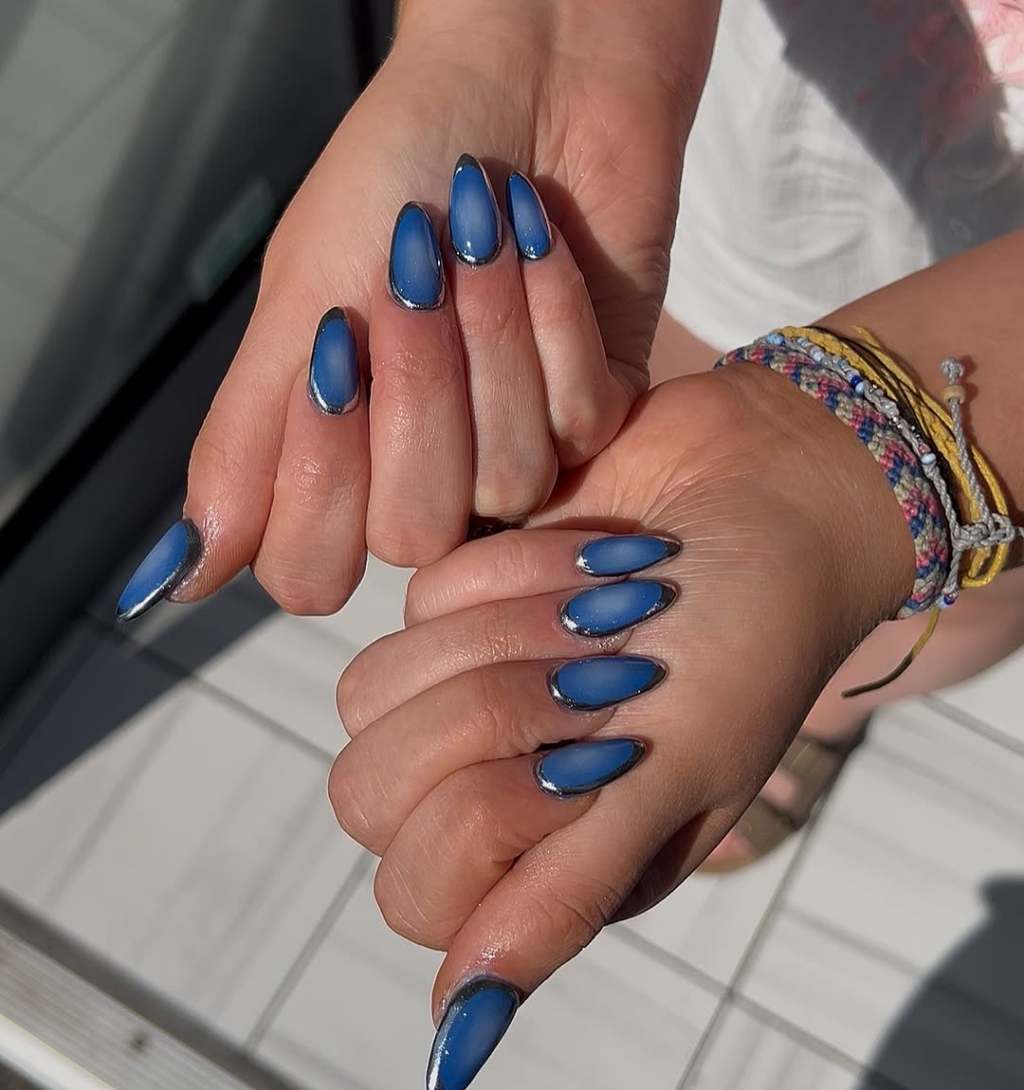 Medium Stiletto Blue Chrome Edge Nails Medium Stiletto Blue Chrome Edge Nails — Trendy Blue Acrylic Nails