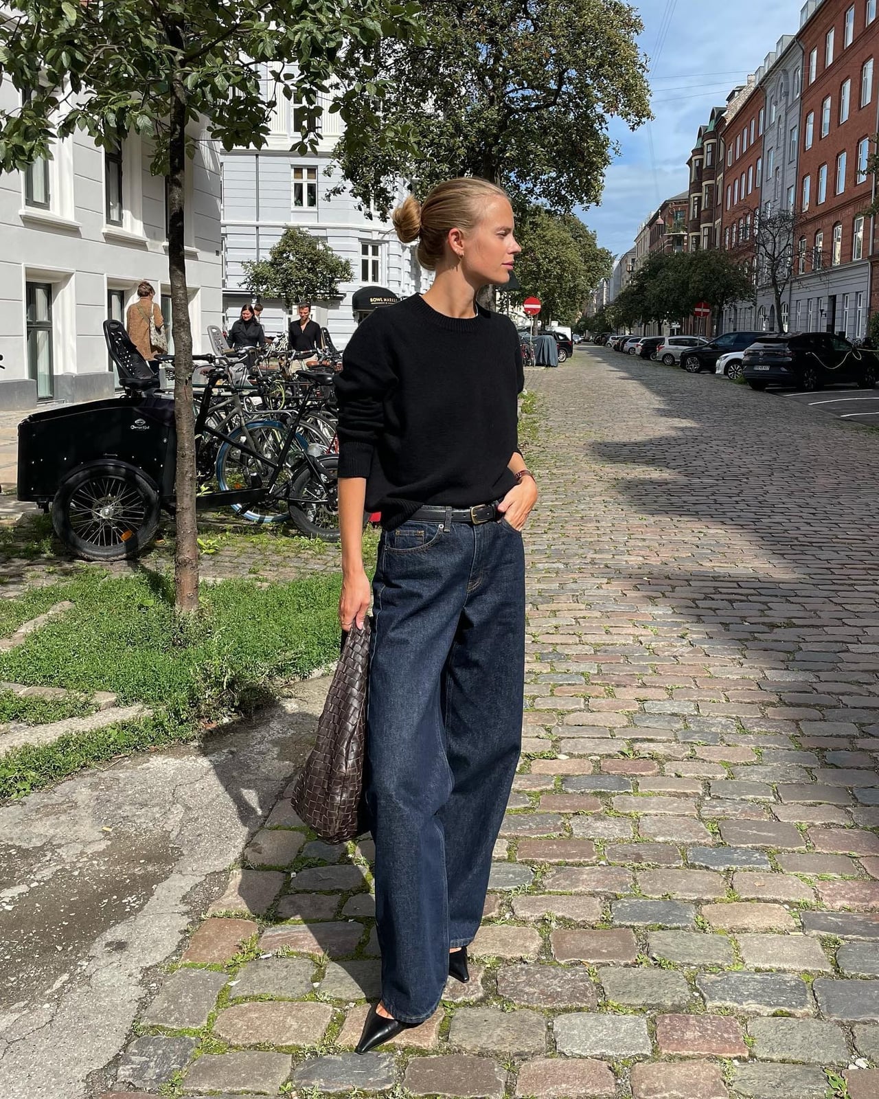 Oversized Dark Wash Wide Leg Jeans with Black Crew Neck Sweater — Trendy Blue Jeans Outfits