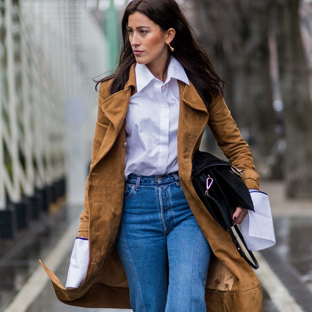 Smart Casual Medium Blue Straight Leg Jeans with Suede Trench Coat — Trendy Blue Jeans Outfits