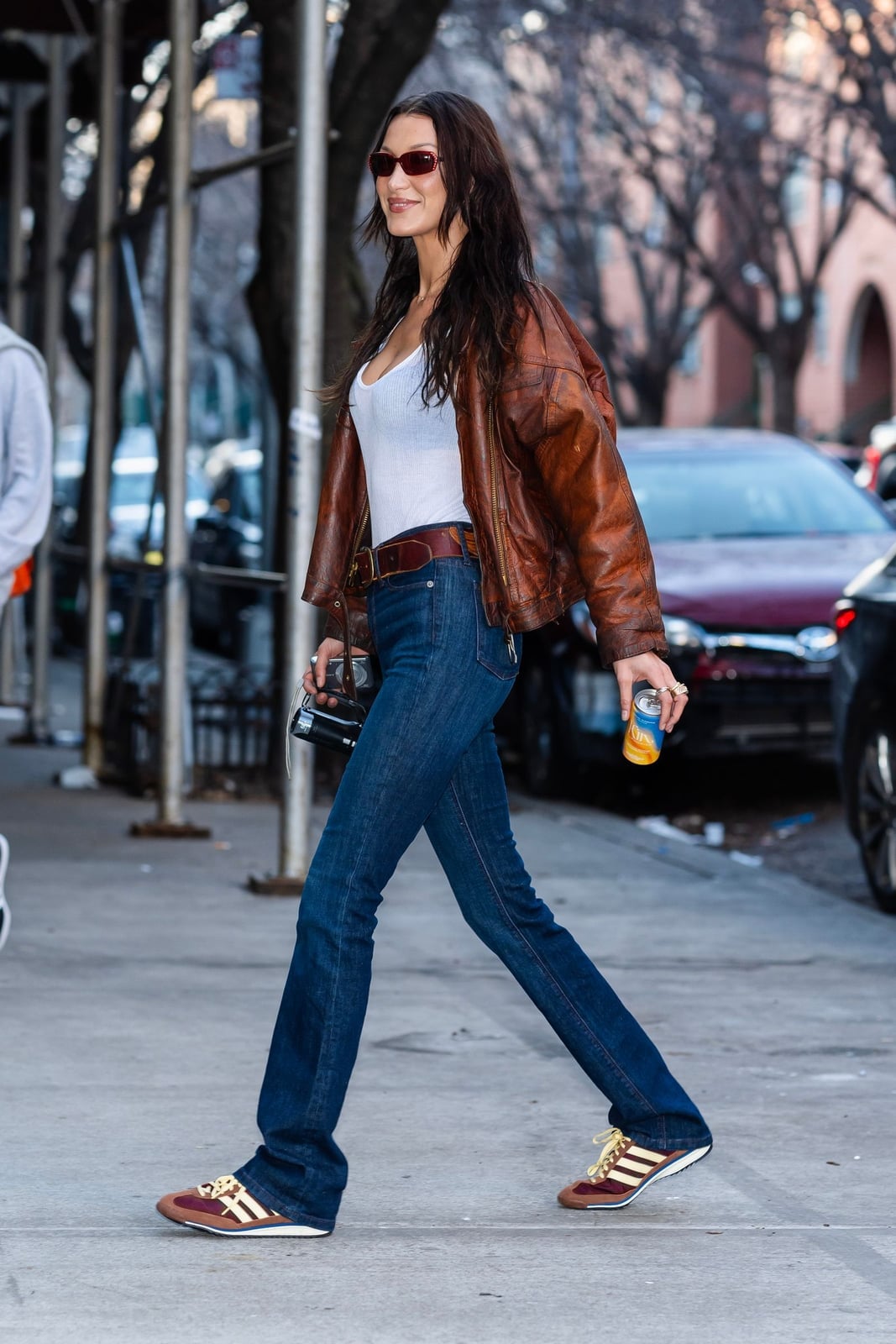 Casual Trendy Dark Blue Straight Leg Jeans with Brown Leather Jacket — Trendy Blue Jeans Outfits