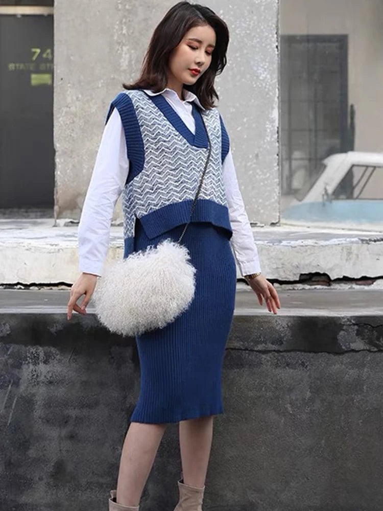 Blue Knit Pencil Skirt With Patterned Vest Blue Knit Pencil Skirt With Patterned Vest — Trendy Blue Skirt Outfit