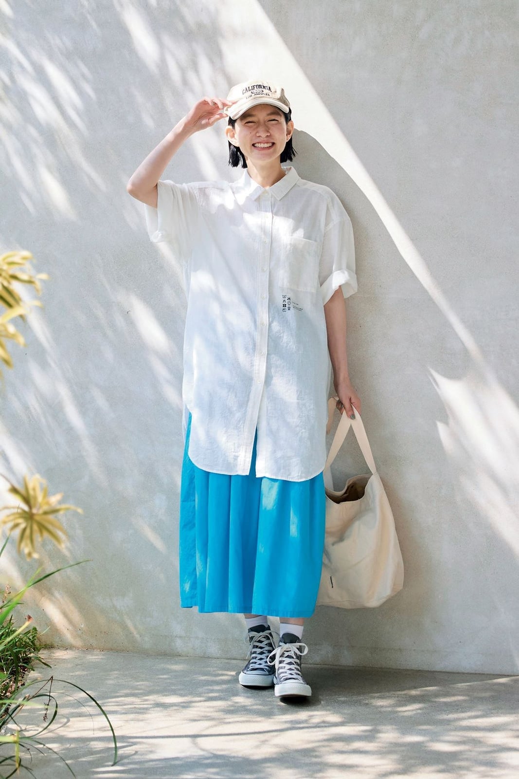 Bright Blue Pleated Midi Skirt With Oversized Shirt Bright Blue Pleated Midi Skirt With Oversized Shirt — Trendy Blue Skirt Outfit