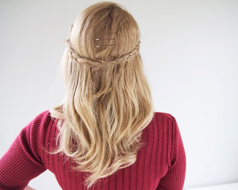 Sleek Black Chin Bob Blunt Bangs Geometric Pins — Trendy Bobby Pins Hairstyles