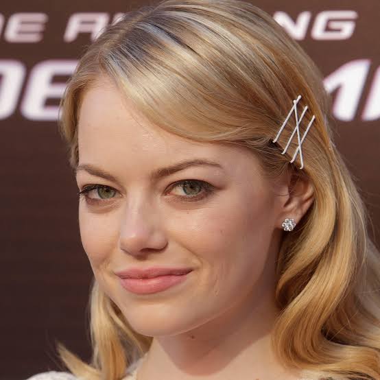 Blonde Wavy Hair With Geometric Silver Bobby Pins — Trendy Bobby Pins Hairstyles