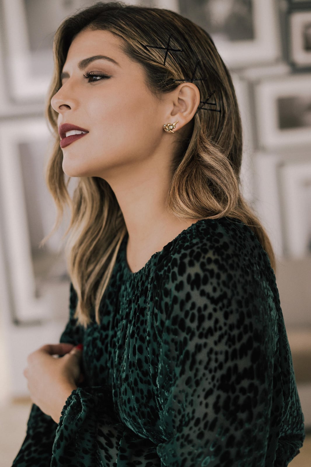Blonde Collarbone Waves With Geometric Pins — Trendy Bobby Pins Hairstyles