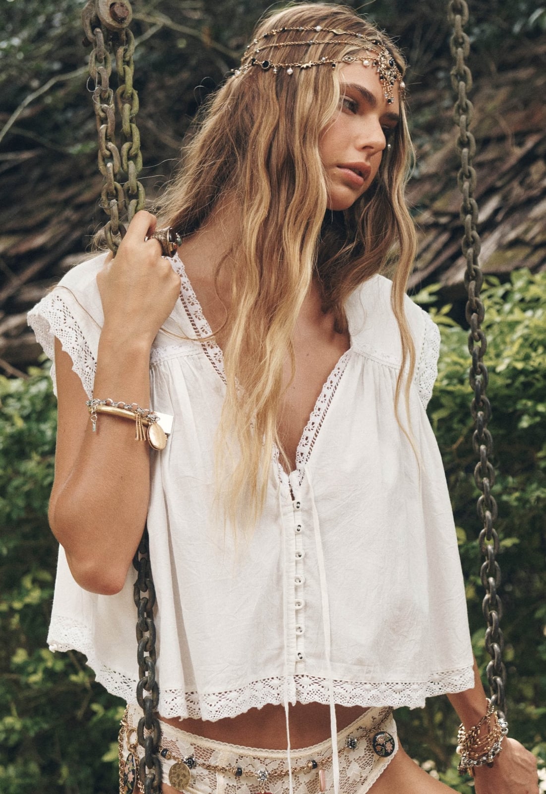 White Cotton Top with Lace Trim and Chain Belt — Trendy Boho Chic Outfits